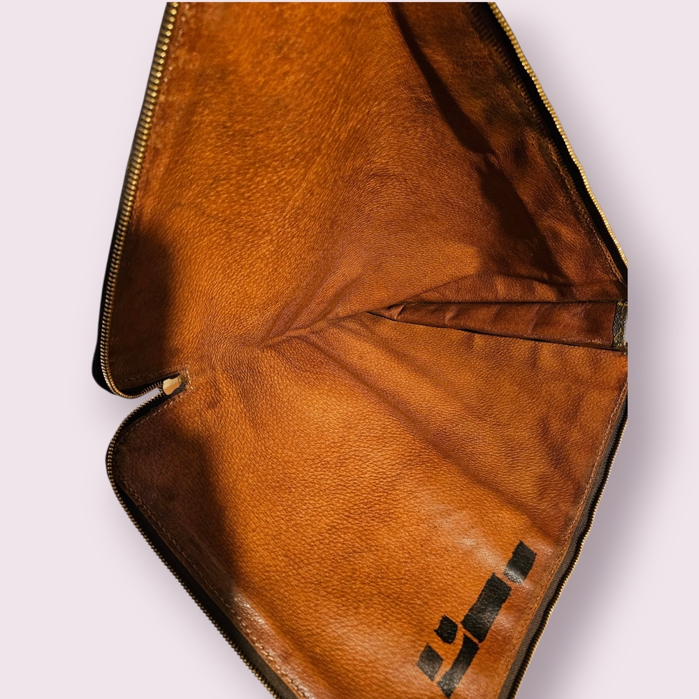 Louis Vuitton Monogram Poche - Picture 7 of 8
